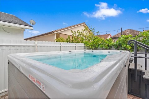 Casa en venta en Miami Lakes, Florida, 4 dormitorios, 201.32 m2 № 1976984 - foto 11