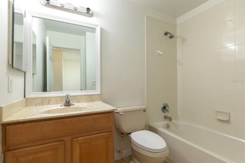 Townhouse in Oviedo, Florida 3 bedrooms, 169.83 sq.m. № 1815717 - photo 12