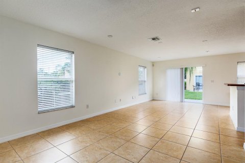 Townhouse in Oviedo, Florida 3 bedrooms, 169.83 sq.m. № 1815717 - photo 2