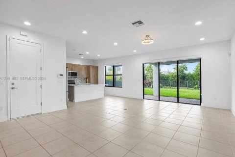 House in Westlake, Florida 3 bedrooms, 168.06 sq.m. № 2274067 - photo 12