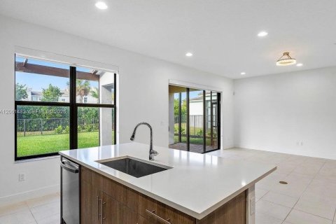 House in Westlake, Florida 3 bedrooms, 168.06 sq.m. № 2274067 - photo 14