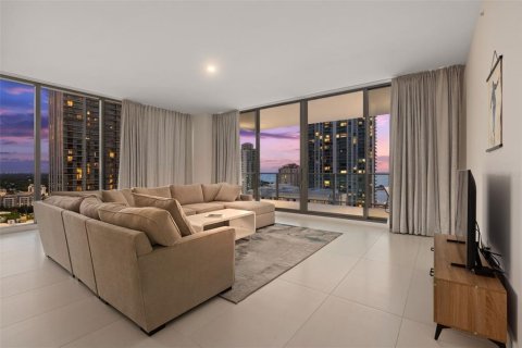 Condominio en venta en Saint Petersburg, Florida, 2 dormitorios, 220.27 m2 № 2298178 - foto 2