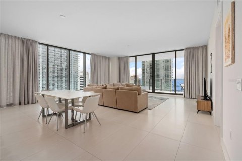 Condominio en venta en Saint Petersburg, Florida, 2 dormitorios, 220.27 m2 № 2298178 - foto 8