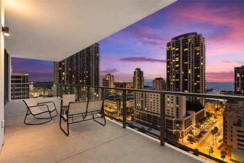 Condominio en venta en Saint Petersburg, Florida, 2 dormitorios, 220.27 m2 № 2298178 - foto 3