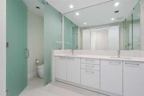 Condominio en venta en Saint Petersburg, Florida, 2 dormitorios, 220.27 m2 № 2298178 - foto 20