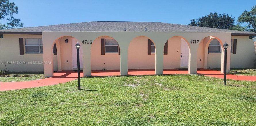 Propiedad comercial en Sebring, Florida 176.89 m2 № 1847736