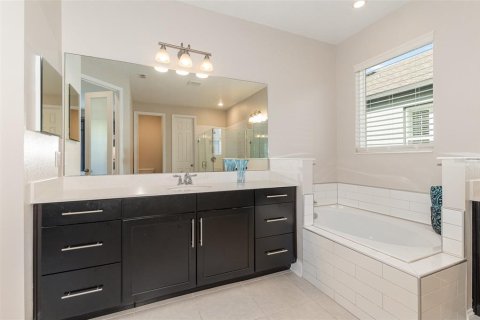 House in Winter Garden, Florida 4 bedrooms, 218.32 sq.m. № 2399217 - photo 20