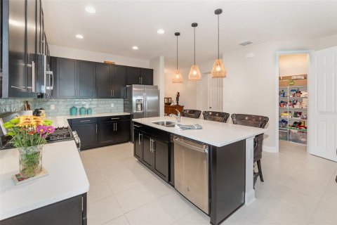 House in Winter Garden, Florida 4 bedrooms, 218.32 sq.m. № 2399217 - photo 8