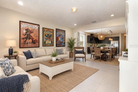 House in Winter Garden, Florida 4 bedrooms, 218.32 sq.m. № 2399217 - photo 4