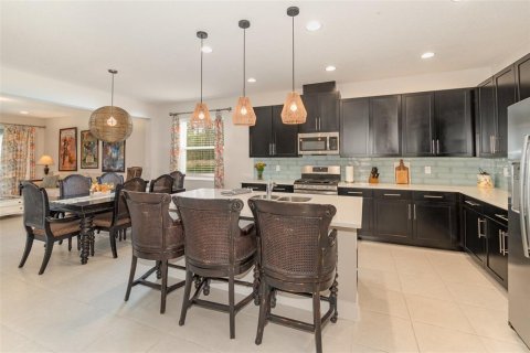 House in Winter Garden, Florida 4 bedrooms, 218.32 sq.m. № 2399217 - photo 10