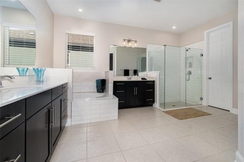 House in Winter Garden, Florida 4 bedrooms, 218.32 sq.m. № 2399217 - photo 18