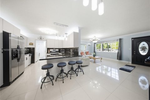 Villa ou maison à louer à North Miami Beach, Floride: 3 chambres, 99.78 m2 № 1984173 - photo 7