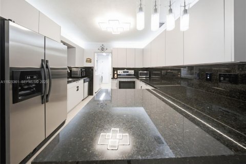 Villa ou maison à louer à North Miami Beach, Floride: 3 chambres, 99.78 m2 № 1984173 - photo 8