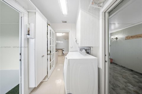 Villa ou maison à louer à North Miami Beach, Floride: 3 chambres, 99.78 m2 № 1984173 - photo 14