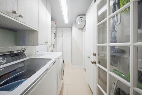 Villa ou maison à louer à North Miami Beach, Floride: 3 chambres, 99.78 m2 № 1984173 - photo 11