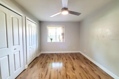 Condo in Brandon, Florida, 2 bedrooms  № 2396904 - photo 14