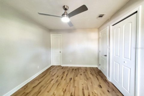 Condo in Brandon, Florida, 2 bedrooms  № 2396904 - photo 8