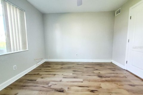 Condo in Brandon, Florida, 2 bedrooms  № 2396904 - photo 16