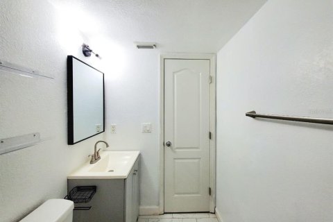Condo in Brandon, Florida, 2 bedrooms  № 2396904 - photo 12