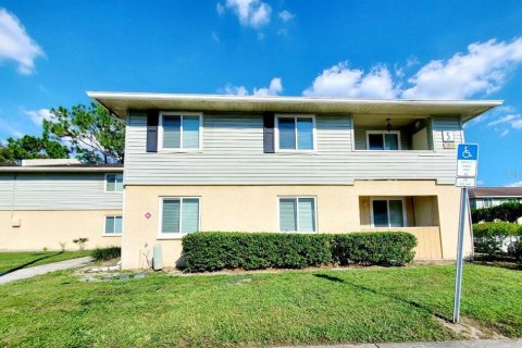 Condo in Brandon, Florida, 2 bedrooms  № 2396904