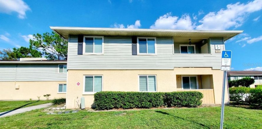 Condo in Brandon, Florida, 2 bedrooms  № 2396904