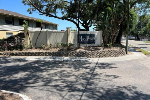 Condo in Brandon, Florida, 2 bedrooms  № 2396904 - photo 23