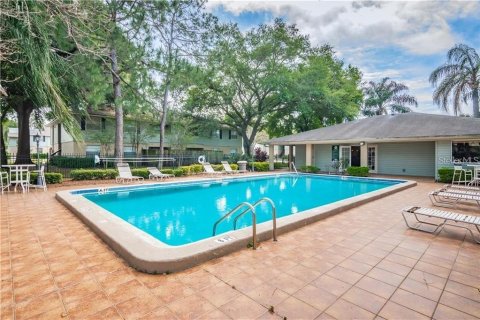 Condo in Brandon, Florida, 2 bedrooms  № 2396904 - photo 27