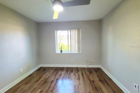 Condo in Brandon, Florida, 2 bedrooms  № 2396904 - photo 13