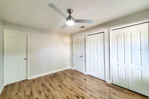 Condo in Brandon, Florida, 2 bedrooms  № 2396904 - photo 9
