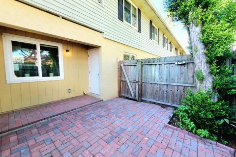 Condo in Brandon, Florida, 2 bedrooms  № 2396904 - photo 21