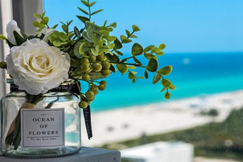 Condo in Miami Beach, Florida, 2 bedrooms  № 2022956 - photo 25