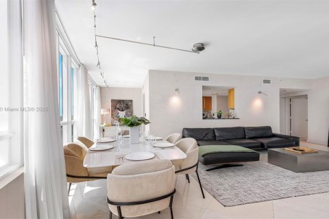 Condo in Miami Beach, Florida, 2 bedrooms  № 2022956 - photo 21