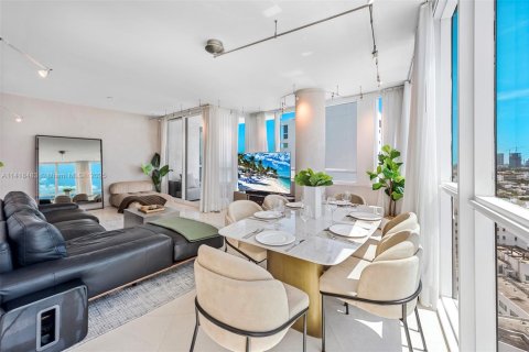 Condo in Miami Beach, Florida, 2 bedrooms  № 2022956 - photo 3