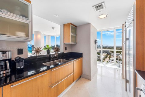 Condo in Miami Beach, Florida, 2 bedrooms  № 2022956 - photo 22