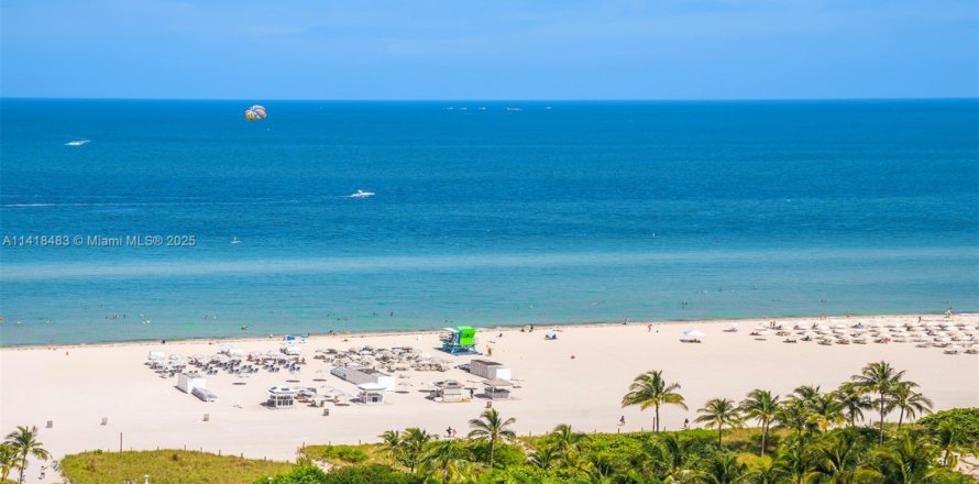 Condo in Miami Beach, Florida, 2 bedrooms  № 2022956