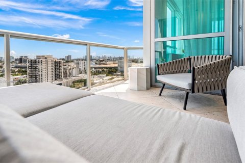 Condo in Miami Beach, Florida, 2 bedrooms  № 2022956 - photo 27