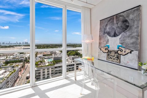 Condo in Miami Beach, Florida, 2 bedrooms  № 2022956 - photo 8