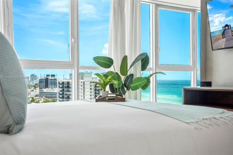 Condo in Miami Beach, Florida, 2 bedrooms  № 2022956 - photo 12