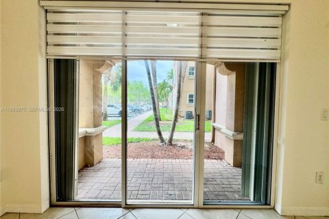 Condo in Doral, Florida, 3 bedrooms № 2048543 - photo 9