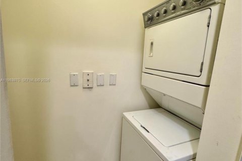 Condo in Doral, Florida, 3 bedrooms № 2048543 - photo 27