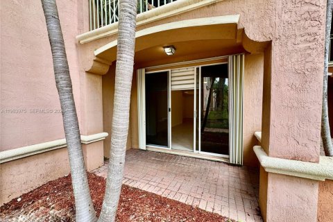 Condo in Doral, Florida, 3 bedrooms № 2048543 - photo 12