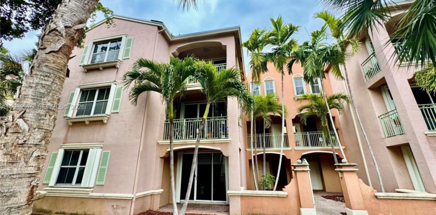 Condo in Doral, Florida, 3 bedrooms № 2048543