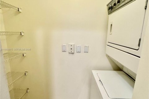 Condo in Doral, Florida, 3 bedrooms № 2048543 - photo 28