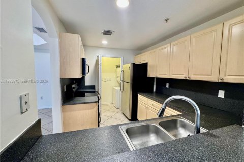 Condo in Doral, Florida, 3 bedrooms № 2048543 - photo 18
