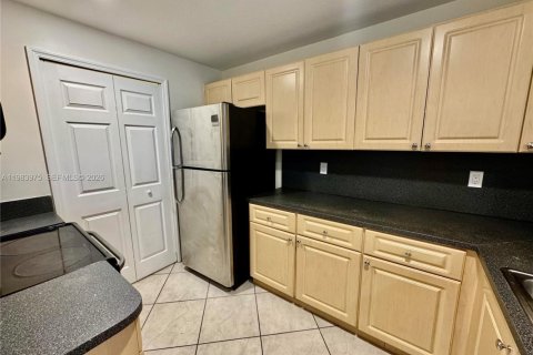 Condo in Doral, Florida, 3 bedrooms № 2048543 - photo 23