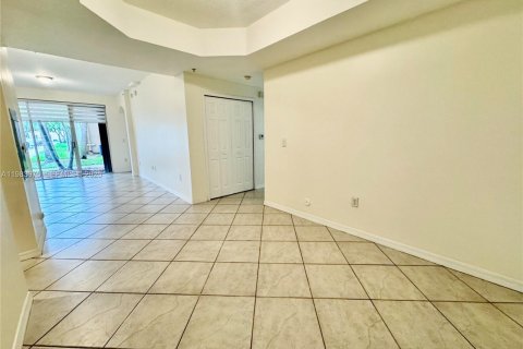 Condo in Doral, Florida, 3 bedrooms № 2048543 - photo 16