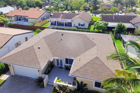 Villa ou maison à louer à Miami, Floride: 4 chambres № 1922742 - photo 3