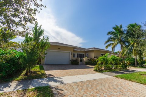 Villa ou maison à louer à Miami, Floride: 4 chambres № 1922742 - photo 2