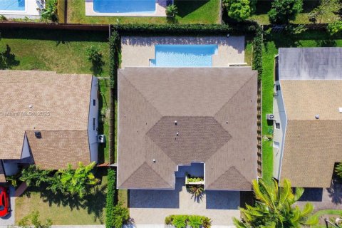 Villa ou maison à louer à Miami, Floride: 4 chambres № 1922742 - photo 5