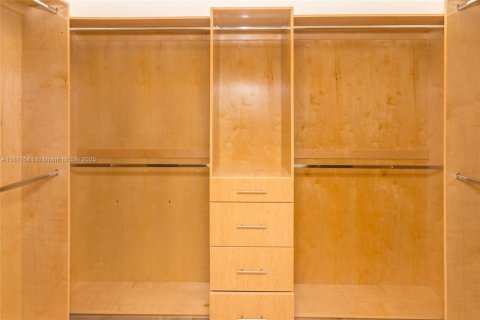 Villa ou maison à louer à Miami, Floride: 4 chambres № 1922742 - photo 18